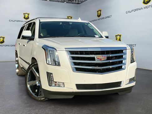 Used 2020 Cadillac Escalade ESV Premium Luxury image 3