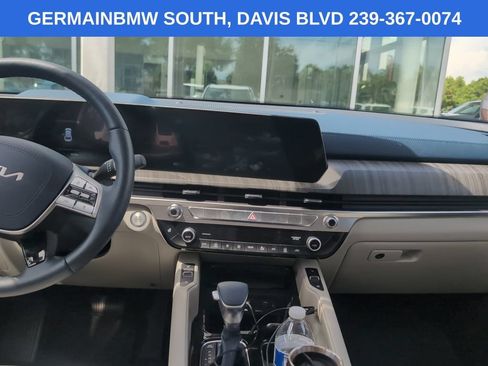 Used 2025 Kia Telluride EX w/ EX Captain's Chair Package AWD/4WD image 34