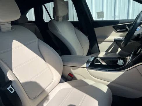 Used 2025 Mercedes-Benz GLC 350e 4MATIC image 23