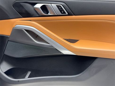 Used 2023 BMW X6 xDrive40i w/ M Sport Package image 48