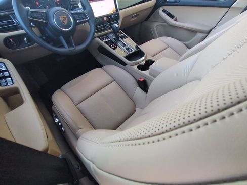 Used 2026 Porsche Macan AWD/4WD image 18