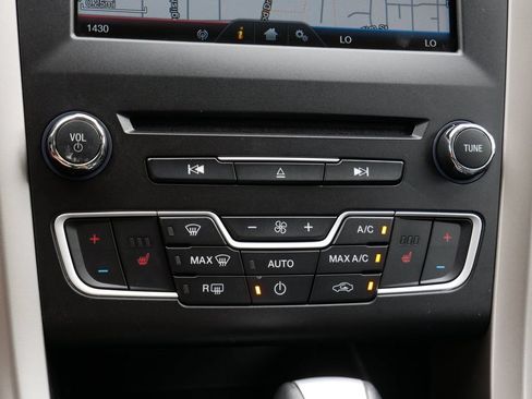 Used 2016 Ford Fusion SE w/ Equipment Group 202A FWD image 23