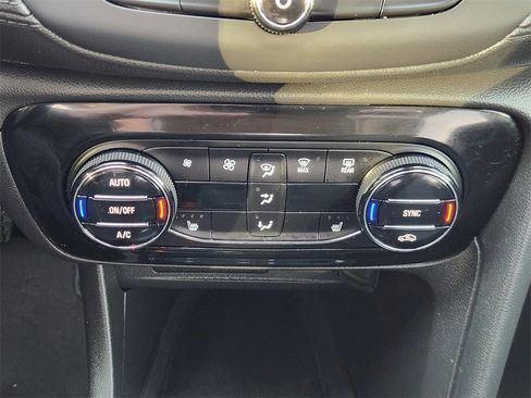 Used 2022 Buick Encore GX Select image 16