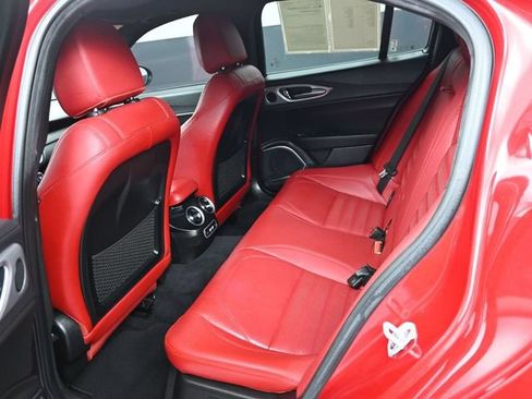 Used 2023 Alfa Romeo Giulia Veloce RWD image 19