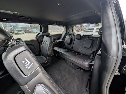 New 2026 Chrysler Voyager LX FWD image 17