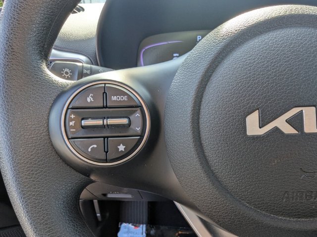 Used 2025 Kia Soul LX w/ LX Technology Package FWD image 18