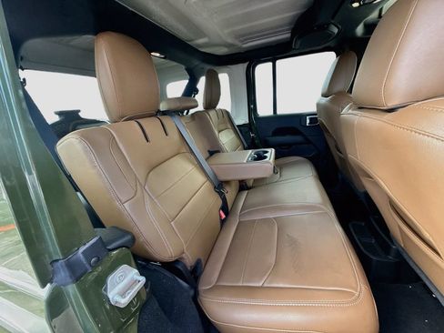 Used 2023 Jeep Wrangler Unlimited Sahara w/ Cold Weather Group AWD/4WD image 30