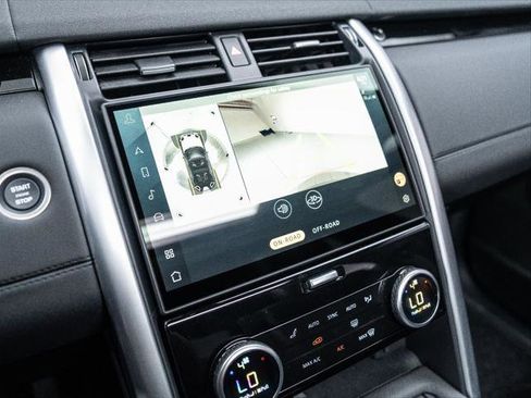 New 2025 Land Rover Discovery S image 26