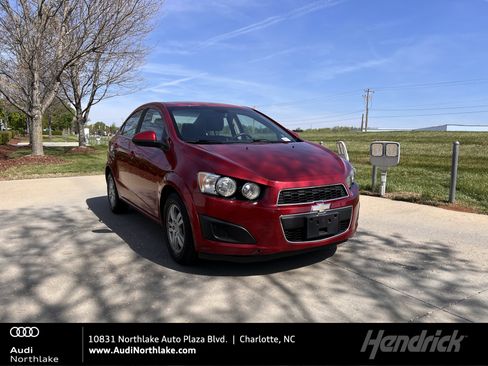 Used 2016 Chevrolet Sonic LT image 1