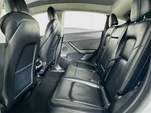 Used 2021 Tesla Model Y Standard Range image 12