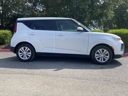 Used 2021 Kia Soul LX FWD image 2