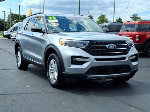 Certified 2023 Ford Explorer XLT w/ Equipment Group 202A AWD/4WD image 3