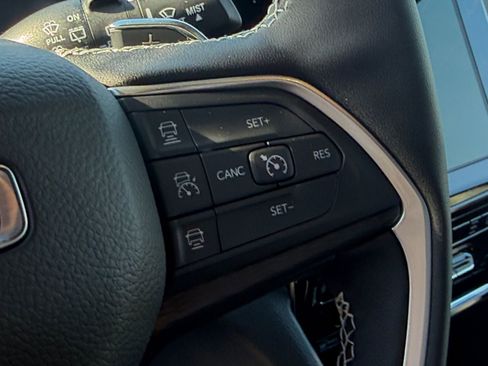 New 2025 Jeep Grand Cherokee L Laredo w/ Luxury Tech Group I AWD/4WD image 24