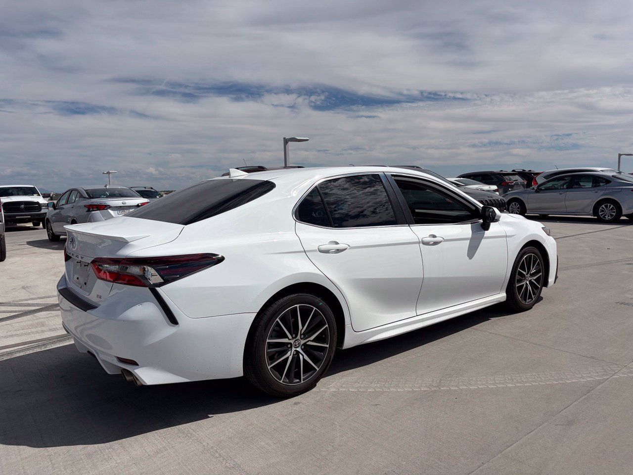 Used 2024 Toyota Camry SE w/ Convenience Package FWD image 2