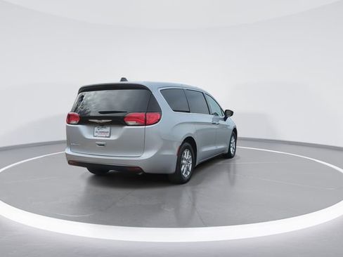 New 2026 Chrysler Voyager LX image 7