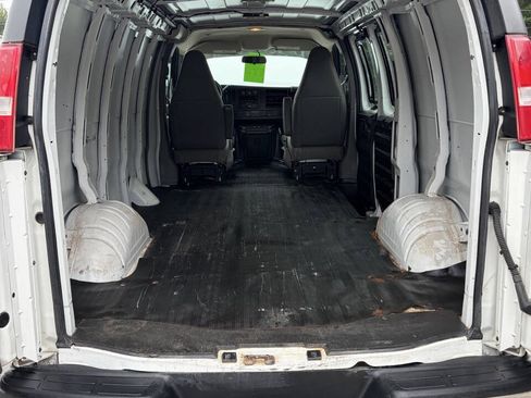 Used 2018 Chevrolet Express 2500 w/ Enhanced Convenience Package RWD image 20