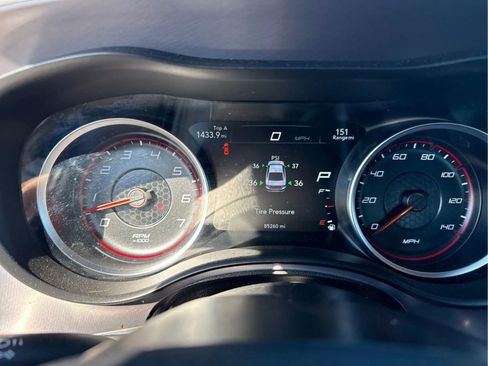Used 2019 Dodge Charger SXT image 17