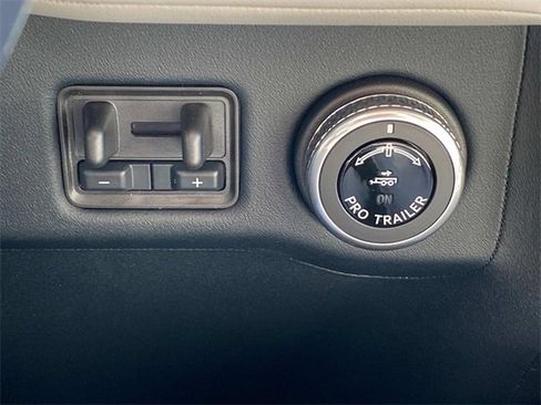 New 2025 Lincoln Navigator Reserve image 25