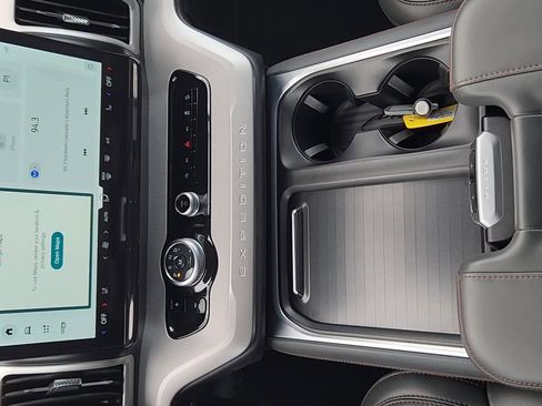 Used 2025 Ford Expedition Active image 16