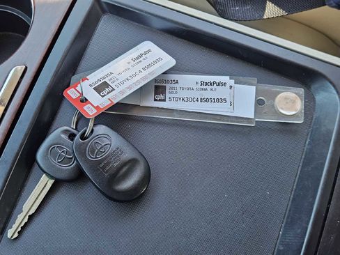 Used 2011 Toyota Sienna XLE image 34