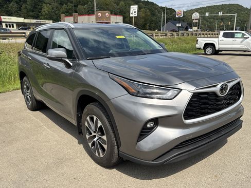 New 2025 Toyota Highlander XLE AWD/4WD image 2