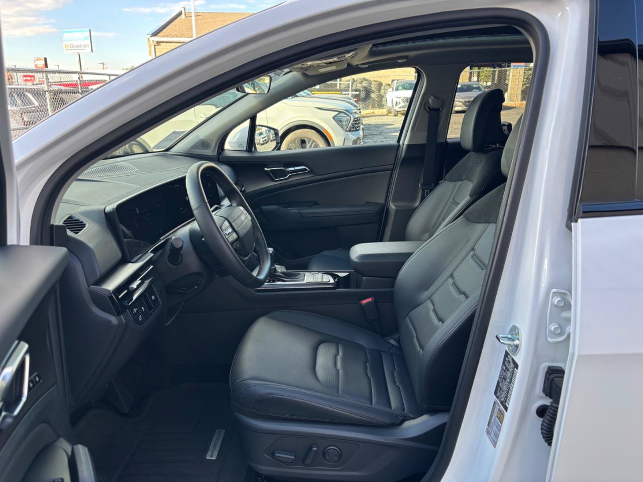 Used 2026 Kia Sportage SX AWD/4WD image 6