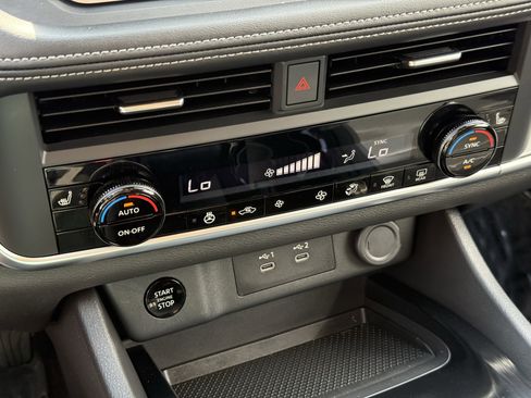 Used 2025 Nissan Rogue SV w/ SV Premium Package image 22