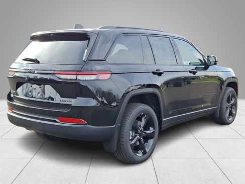 New 2025 Jeep Grand Cherokee Limited w/ Luxury Tech Group II AWD/4WD image 4