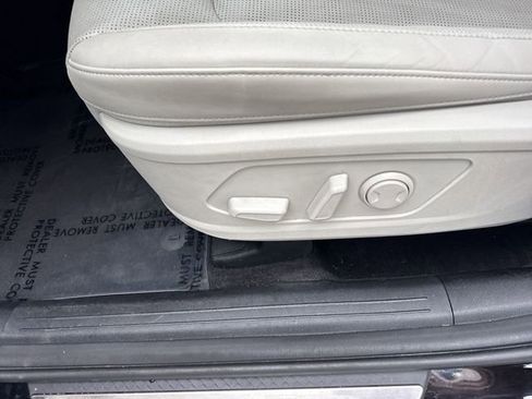 Used 2025 Kia Sorento SX FWD image 12
