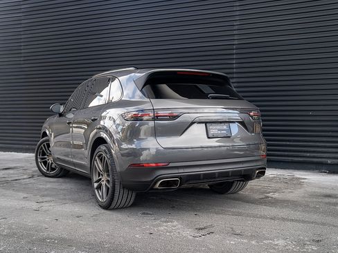 Certified 2021 Porsche Cayenne image 3