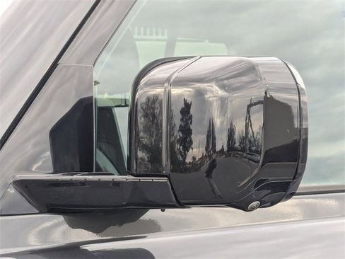 Used 2021 Land Rover Defender 110 SE image 12