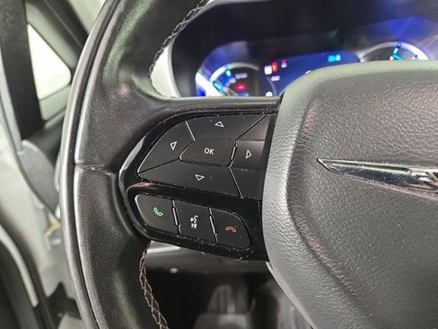 Used 2022 Chrysler Pacifica Limited w/ Uconnect Theater Family Group image 23