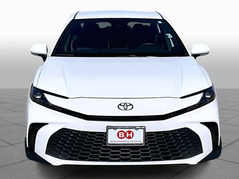 Used 2025 Toyota Camry SE image 4