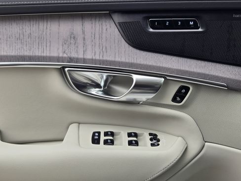 New 2026 Volvo XC90 B6 Ultra image 25