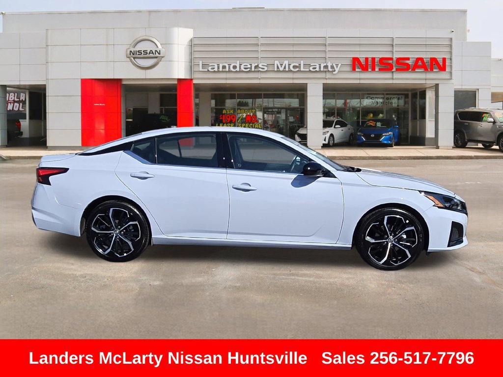 Used 2026 Nissan Altima 2.5 SR FWD image 2