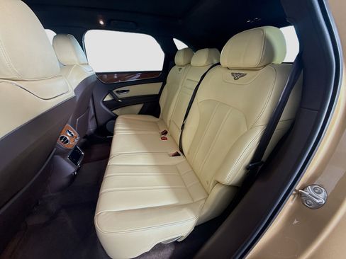 Used 2019 Bentley Bentayga image 25
