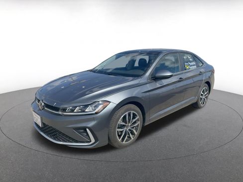 Used 2025 Volkswagen Jetta SE image 9