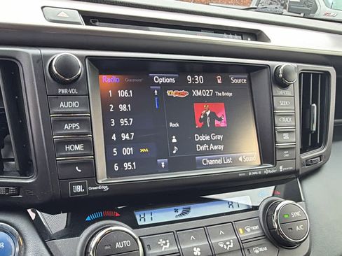 Used 2018 Toyota RAV4 Limited image 15