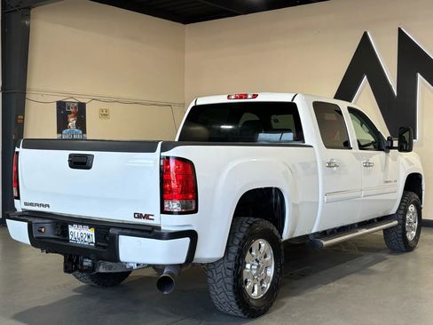 Used 2013 GMC Sierra 2500 Denali w/ Suspension Package, Off-Road AWD/4WD image 4