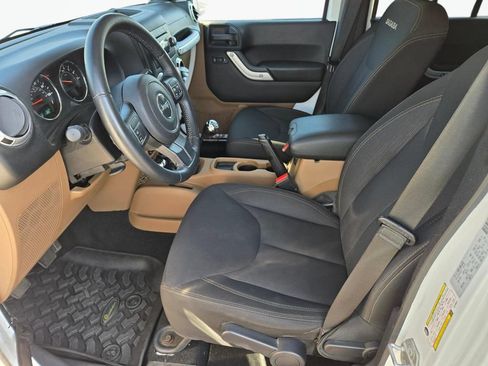 Used 2016 Jeep Wrangler Unlimited Sahara w/ Max Tow Package AWD/4WD image 16