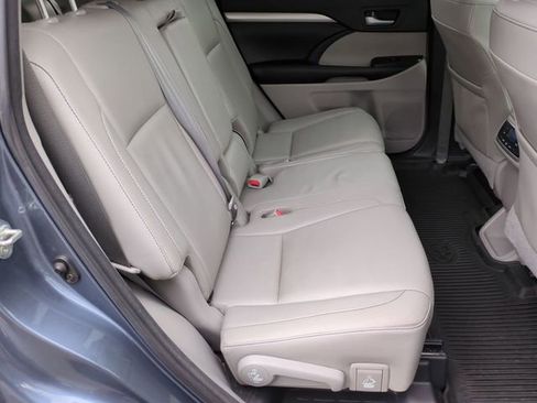 Used 2018 Toyota Highlander XLE AWD/4WD image 27