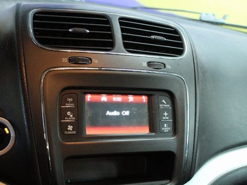 Used 2014 Dodge Journey SXT image 9