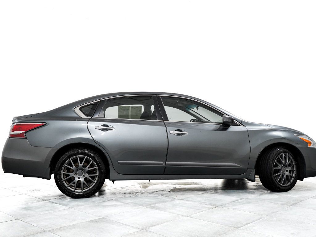 Used 2015 Nissan Altima 2.5 SV FWD image 7