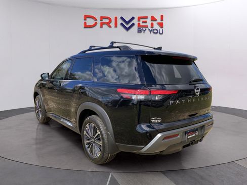 New 2026 Nissan Pathfinder Platinum image 3