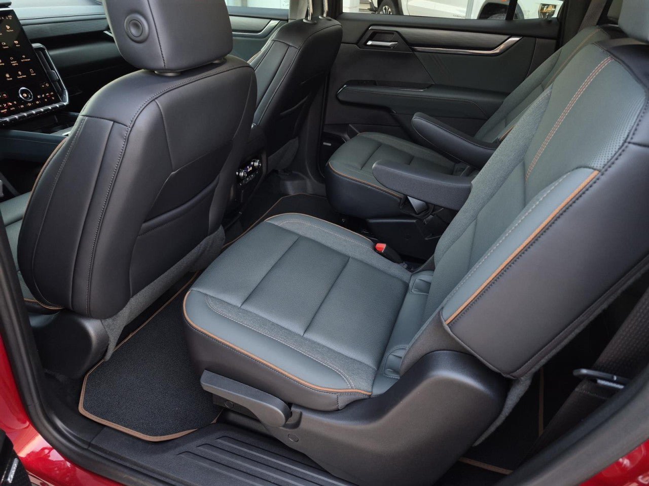Certified 2024 GMC Acadia AT4 w/ Luxury Package AWD/4WD image 15