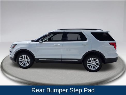 Used 2018 Ford Explorer XLT w/ Equipment Group 202A AWD/4WD image 17