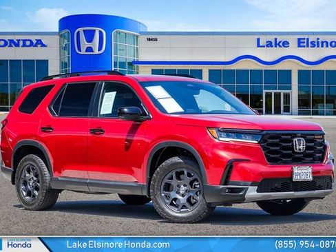Certified 2025 Honda Pilot TrailSport image 1