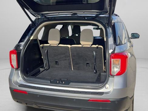 Used 2022 Ford Explorer XLT image 25