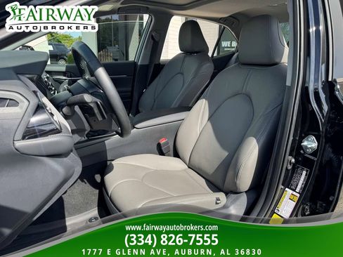 Used 2024 Toyota Camry SE image 10