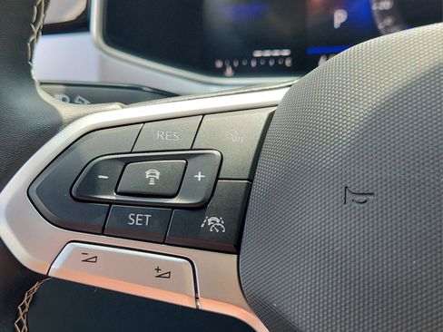 Certified 2025 Volkswagen Taos SE image 19